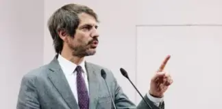 El ministro Urtasun priorizó ir al circo antes que a la reapertura de Notre Dame