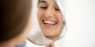 Manchas negras en los dientes: causas, significado y el problema de salud que esconden