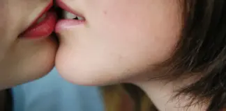 Cómo detectar la mononucleosis: estos son los síntomas de alerta de la 'enfermedad del beso'
