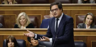 DKV exige una mejora del 30% para Muface en el extranjero en medio del interés de Allianz Partners