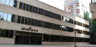Adeslas se retira de Muface: qué les espera ahora a los funcionarios asegurados
