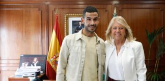 Marbella recibe al triatleta 'Juanan' Gómez, primer marbellí que ha participado en el campeonato del mundo de Ironman en Hawái