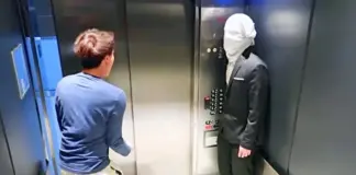 Las escenas más delirantes en el interior de un ascensor