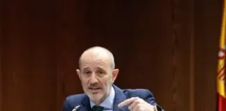 Dos senadores del PP se enzarzan durante una comisión: «Impertinente» y «descentrable»