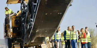 Madrid reparte 232 millones de euros en ayudas a municipios para mejorar calles y servicios