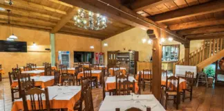 El restaurante de carretera en plena autovía Galicia-Madrid que arrasa con un menú diario de 16 euros