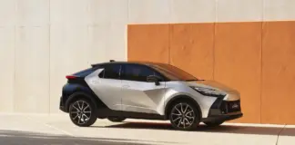 Toyota le baja al precio de acceso a su gama híbrida enchufable: C-HR y RAV4 Plug-in