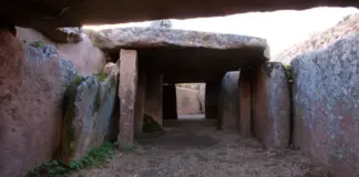 Descubre esta tumba con miles de años de historia entre dos pequeños pueblos de Extremadura