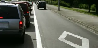Qué debes hacer si ves la señal con forma de diamante en la carretera