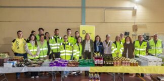 Entregan medio centenar de lotes navideños a través de DYA a personas mayores en situación de vulnerabilidad