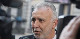 Tellado asegura que el ministro Torres «no dimite porque a Sánchez le es más útil así»