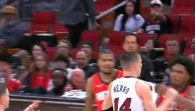 Batalla campal en la NBA: le lanza contra el suelo y estalla la guerra