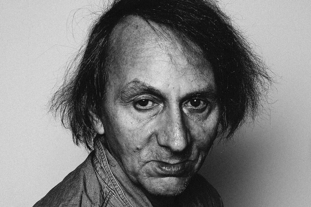 Michel Houellebecq: "Nada ha cambiado. El islamismo ha seguido avanzando, aunque la gente diga 'Nunca más' cada vez que a un profesor le cortan el cuello"