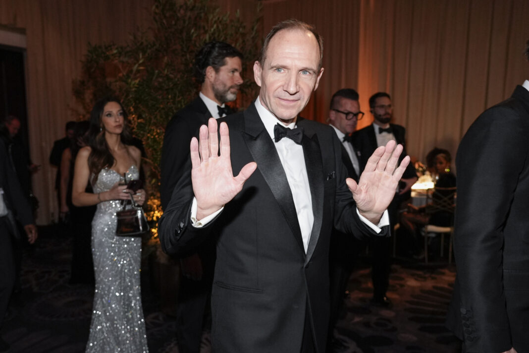 Ralph Fiennes: "Mi madre nunca perdió la fe, cuando le diagnosticaron un cáncer peregrinó a Santiago de Compostela"