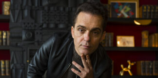 Pedro Alonso, de estrella en 'La casa de papel' a explorar los ritos chamánicos: "La negación de las drogas ha generado destrucción, muerte y mercado negro"