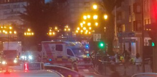 Atropellan a 3 adolescentes que esperaban en un semáforo en Oviedo: una se encuentra en estado grave