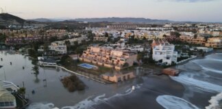Un fuerte temporal inunda Vera en Almería: "Que barbaridad"