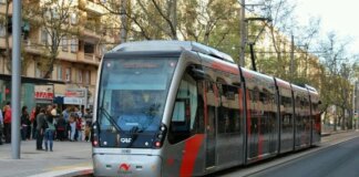 Detenido un hombre por realizar tocamientos a un niño de 10 años en un tranvía de Vitoria