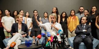 El juez imputa a dos policías por presuntas coacciones a los becarios de 'Malinche'