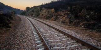 Mueren un hombre y una mujer arrollados por un tren en Mieres, Asturias