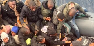 Salvamento Marítimo es testigo del nacimiento de un bebé en un cayuco durante la travesía hacia Canarias