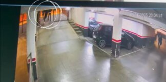 Tres jóvenes asaltan a un hombre con discapacidad y le roban un reloj de lujo en un parking de la zona alta de Barcelona