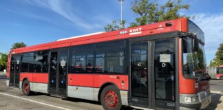 Un conductor de autobús salva a una menor de un intento de agresión sexual por parte de 3 hombres en Valencia