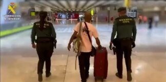 Así detecta la Guardia Civil la droga en el aeropuerto de Barajas