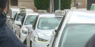 Los taxistas protestan en Madrid contra la subida del seguro, que ha aumentado hasta un 300%