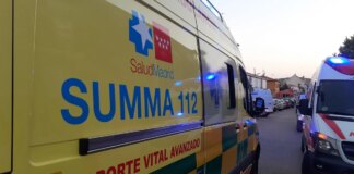Un grupo de adolescentes apuñala a un joven para robarle 30 euros en San Blas, Madrid