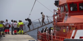 Un fallecido y más de 730 migrantes llegan a Canarias en apenas dos días