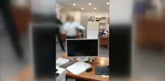 VÍDEO: Detenido por causar destrozos en un centro de salud en Jerez de la Frontera