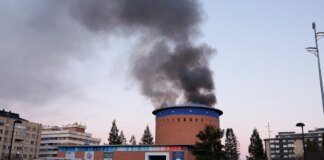 El incendio en el planetario de Pamplona está controlado y evalúan los daños en la cúpula
