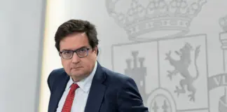 Los funcionarios ven en un 'caballero blanco' la vía para poner fin a la crisis de Muface tras la huida de Adeslas