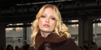 Camille Razat trae el glamour de 'Emily en París' a Madrid con dos 'looks' muy arriesgados
