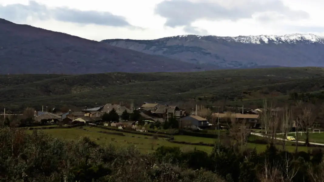 El pueblo de Guadalajara con una ruta de senderismo que esconde impresionantes cascadas