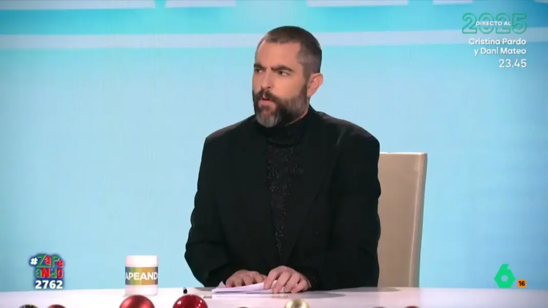 Dani Mateo resalta el gesto de Ramón García en las Campanadas: "Nos va saludando uno por uno"