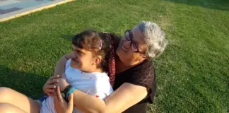 Esther, cuidadora de Lucía, con síndrome CHARGE: "Llevamos más de 30 años luchando sin apoyos institucionales"