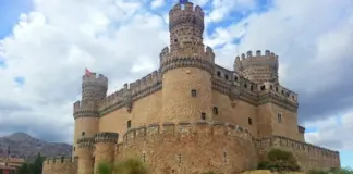 El castillo de Manzanares vuelve a manos de la duquesa del Infantado y cierra al público