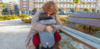 La eterna espera de las madres solteras para igualarse al resto de familias: "Tenemos dos manos, un sueldo y ninguna ayuda"