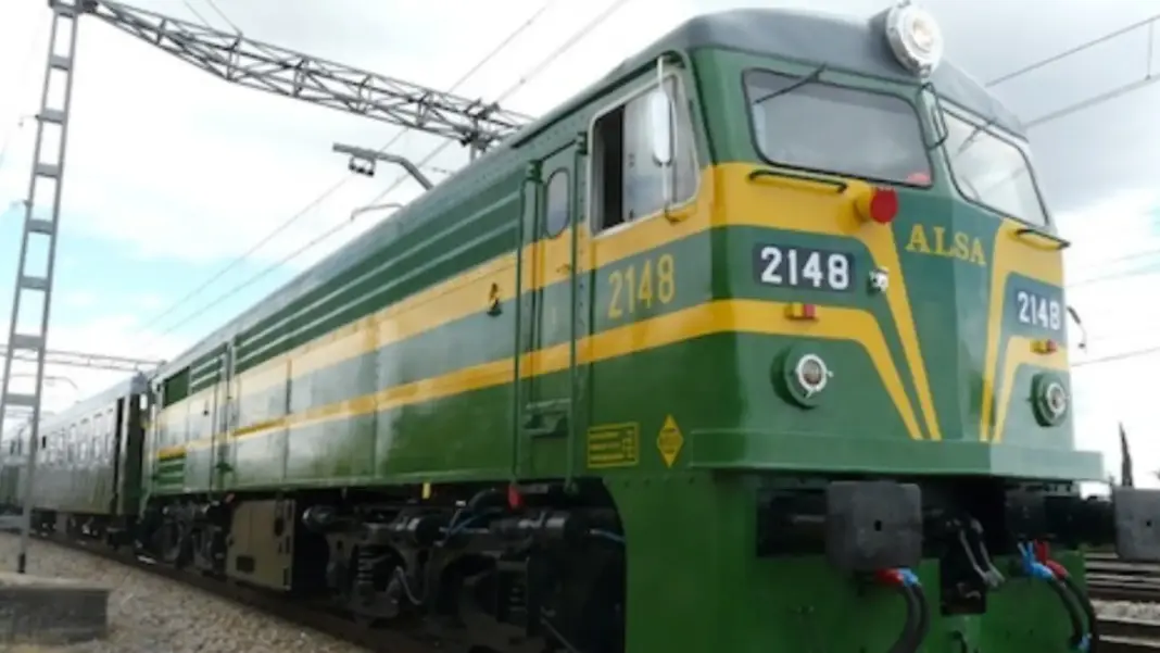 El tren histórico que nos lleva a conocer algunos de los enclaves más famosos de Madrid