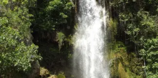La ruta de senderismo con tres cascadas espectaculares y un paisaje idílico a menos de una hora de Valencia