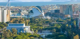 Naturaleza, cultura y vanguardismo: la ciudad española que tiene todo lo que buscas