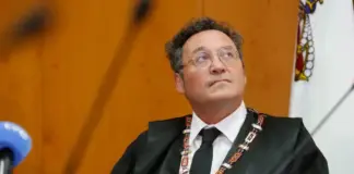 El doble frente de García Ortiz: el TS tiene en sus manos su futuro como fiscal general mientras le cita como imputado | POR PEDRO BUENAVENTURA