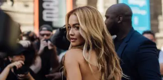 Cómo se lleva el 'balayage caramelo' en 2025: la tendencia para lucir melena elegante y natural