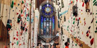 Escalar las paredes de una iglesia es posible en este templo que se convirtió en rocódromo