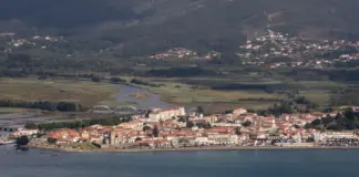 El pueblo de Portugal en la frontera con Galicia a orillas del Miño y que tiene una extraordinaria iglesia