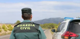 La sorpresa que se llevó una patrulla de la Guardia Civil al parar un vehículo por un faro fundido en A Coruña