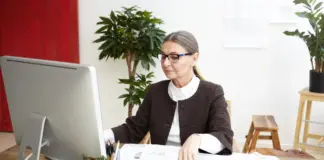 El SEPE busca desempleados que quieran empleo fijo y teletrabajo con sueldos de 2.500 euros