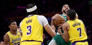 Los Lakers zarandean a unos Celtics vacíos